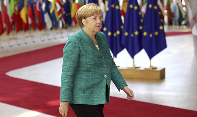 Меркель обеспокоена возможной торговой войной между США и Китаем