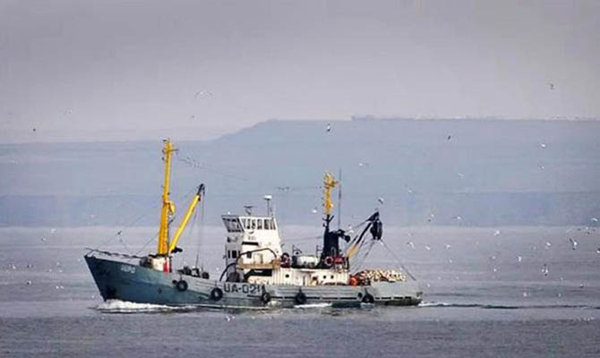 В погранслужбе опровергли данные о задержании украинских судов в Азовском море