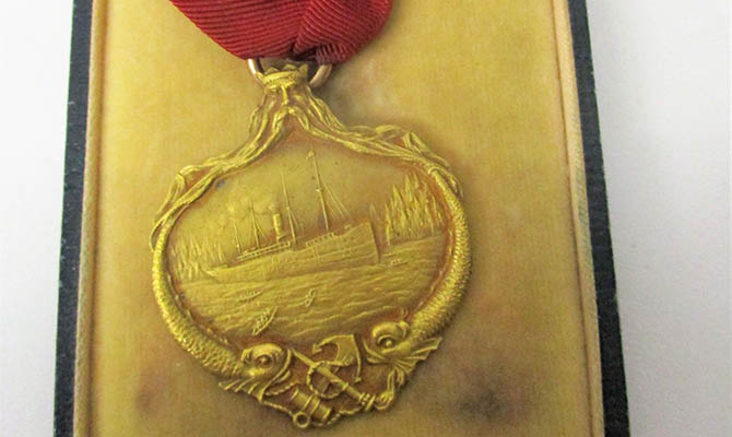 В Британии выставили на торги оригинальную медаль за спасение пассажиров «Титаника»