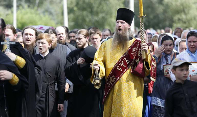 Власти препятствуют прибытию участников крестного хода в Киеве