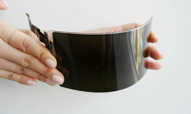 Samsung показала «неубиваемый» пластиковый экран