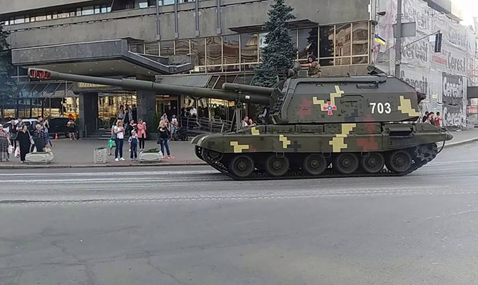 На параде ко Дню независимости покажут новое оружие и технику