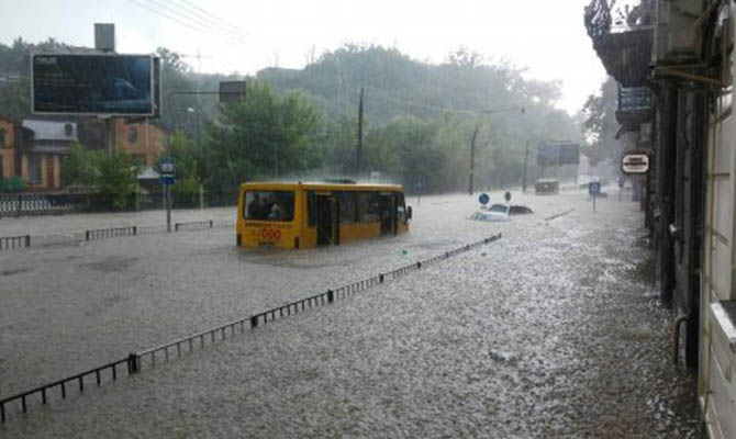 Вслед за Киевом «поплыл» Львов