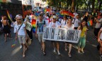 В центре Одессы под охраной полиции прошел миниатюрный ЛГБТ-парад