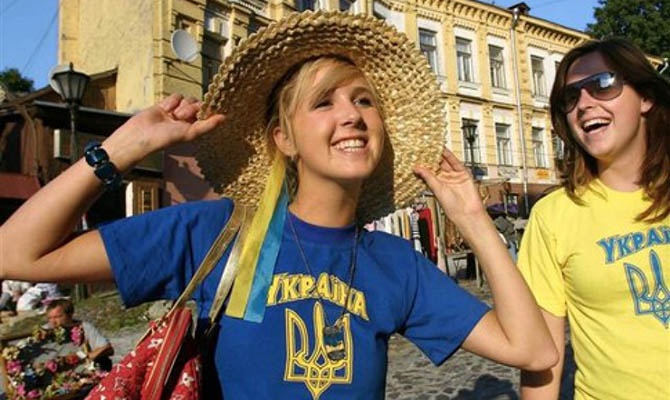82% граждан Украины считают себя патриотами, - опрос