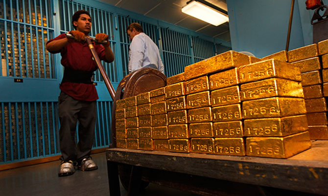 Банк России усиленно скупает золото