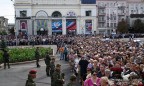 Сепаратисты говорят о десятках тысяч людей, пришедших прощаться с Захарченко