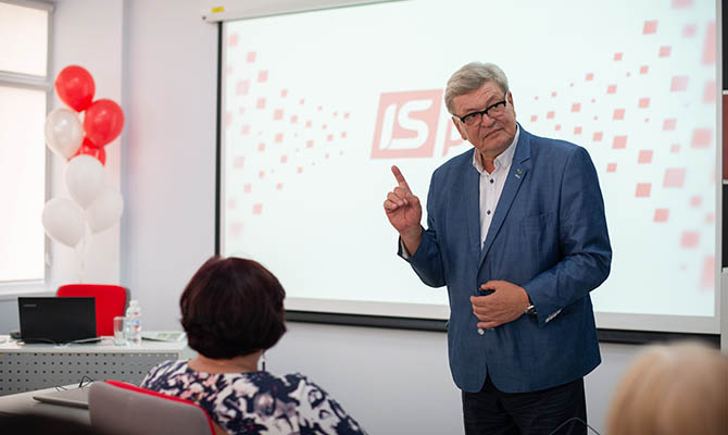 Linkos Group основал в КНЭУ Центр автоматизации учета, финансов и кадров для студентов бухгалтерских специальностей