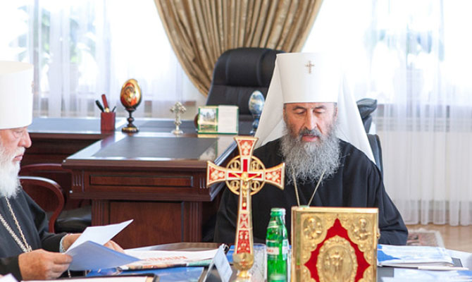 Синод УПЦ потребовал, чтобы экзархи Константинополя покинули Украину