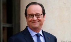 Порошенко наградил орденом бывшего президента Франции