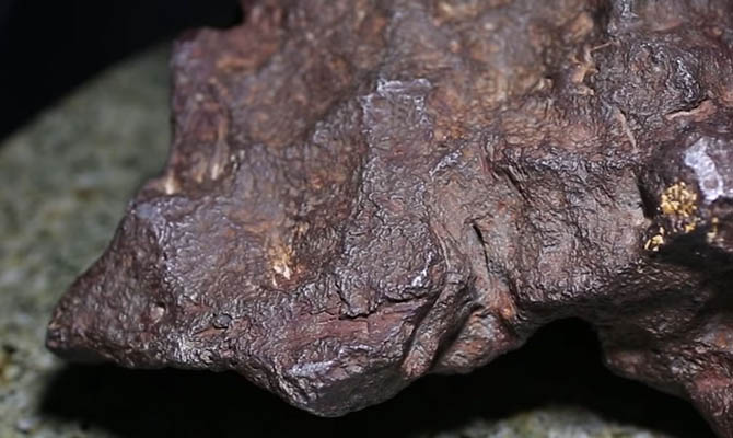 В США фермер 30 лет подпирал дверь редким и дорогим метеоритом