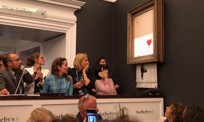 Бэнкси объяснил частичное уничтожение картины «Девочка с шаром»