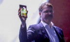 Samsung показала смартфон, который можно сложить пополам