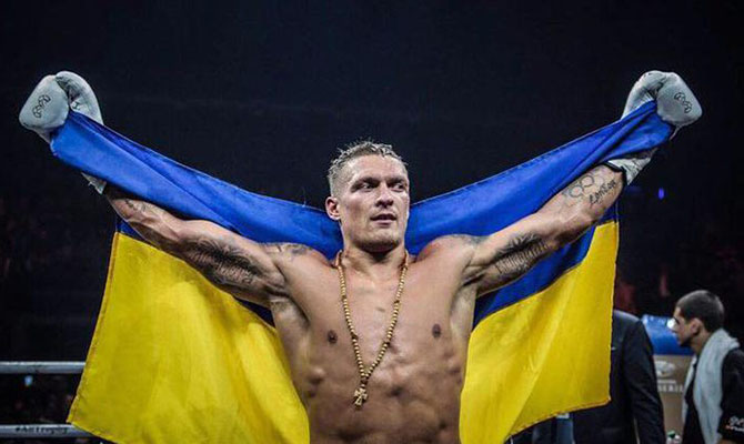 Александр Усик защитил титул абсолютного чемпиона мира