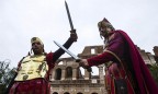 В Риме запретили купаться в фонтанах и одеваться Цезарем