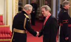 Актер Хью Лори стал кавалером ордена Британской империи