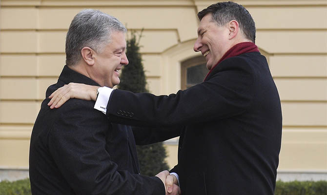 Президенты Украины и Латвии вместе посетят Донбасс