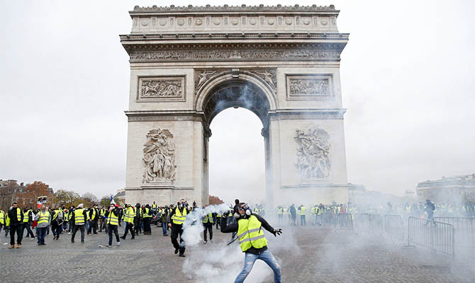 Число задержанных в ходе протестов во Франции превысило 1,5 тысячи
