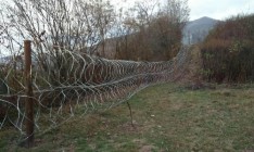 На Закарпатье вдоль границы натянули колючую проволоку