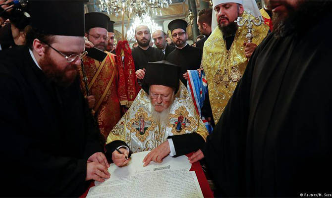 Варфоломей подписал томос для новой украинской церкви
