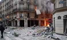 В результате взрыва в центре Парижа погибли двое пожарных