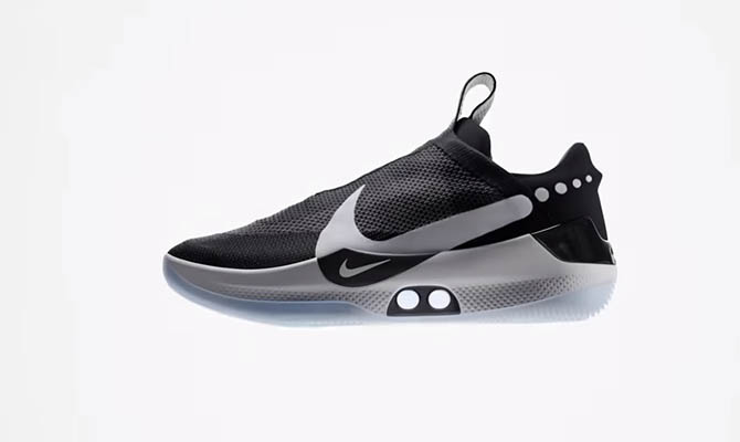 Nike представила кроссовки с автоматической шнуровкой