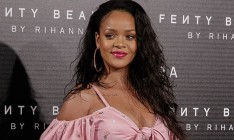 Рианна судится с отцом из-за использования их общей фамилии