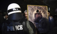 В Греции полиция применила слезоточивый газ и светошумовые гранаты против националистов