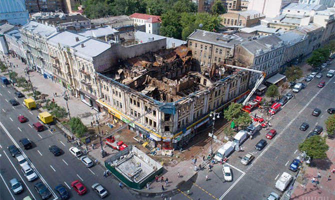 Сгоревшее здание Центрального гастронома на Крещатике превратят в торговый комплекс