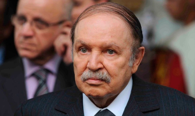Президент Алжира официально заявил о выдвижении на пятый срок