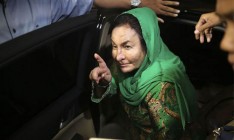 Ювелиры ищут украшения на $14,8 млн, переданные ранее жене экс-премьера Малайзии