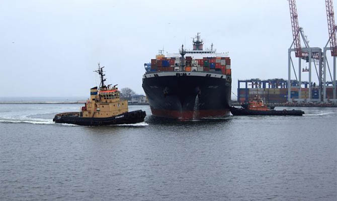 Начальник порта «Южный» подписал разрешение на работу фирме, против которой протестуют в Одессе
