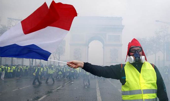Во Франции посчитали количество участников сегодняшних акций «желтых жилетов»