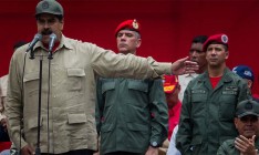 Мадуро отправил армию на границу с Колумбией