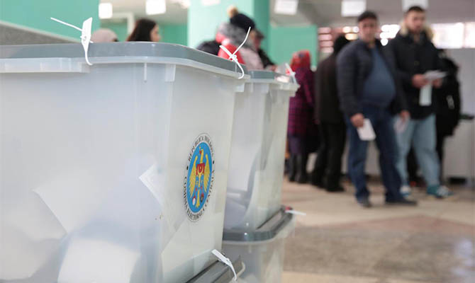 На выборы в Молдове пришло меньше половины избирателей