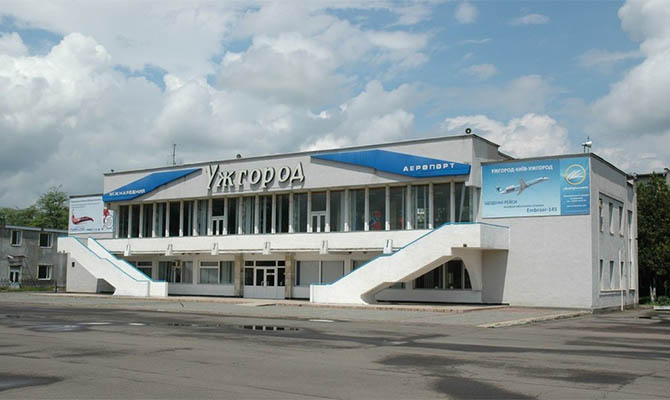 Порошенко анонсировал начало работы аэропорта Ужгорода