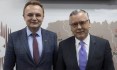 Садовой снялся с выборов в пользу Гриценко