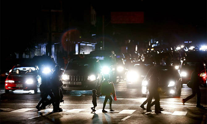 Столица Венесуэлы провела ночь без света