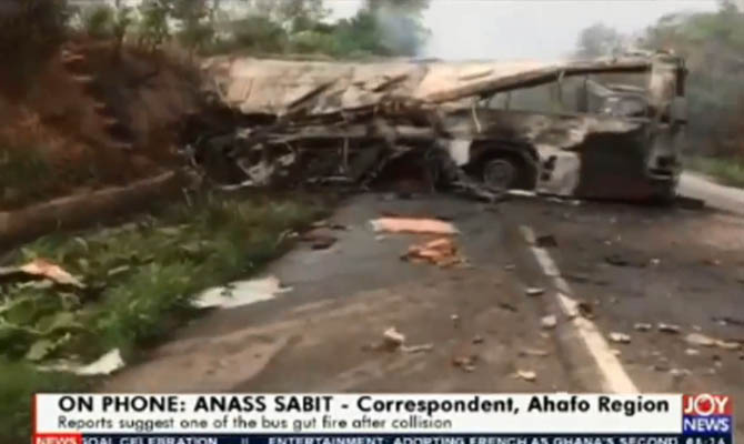 В Гане в результате столкновения двух автобусов погибли не менее 70 человек