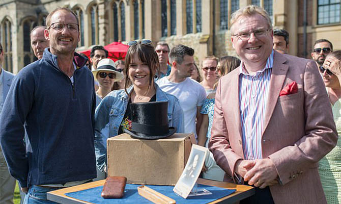 Житель Британии нашел на свалке цилиндр, сигару и портсигар Черчилля