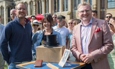 Житель Британии нашел на свалке цилиндр, сигару и портсигар Черчилля