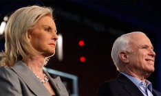 Одним из наблюдателей на выборах президента Украины будет вдова Джона Маккейна