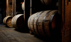 Индонезия ограничила импорт европейского алкоголя из-за спора вокруг пальмового масла