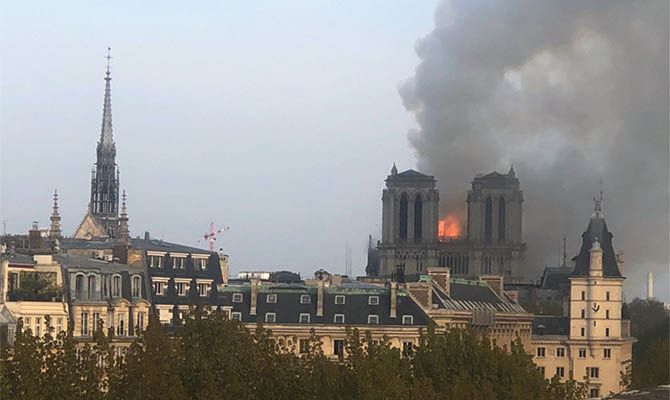 Удалось спасти основную структуру Нотр-Дама и главные реликвии