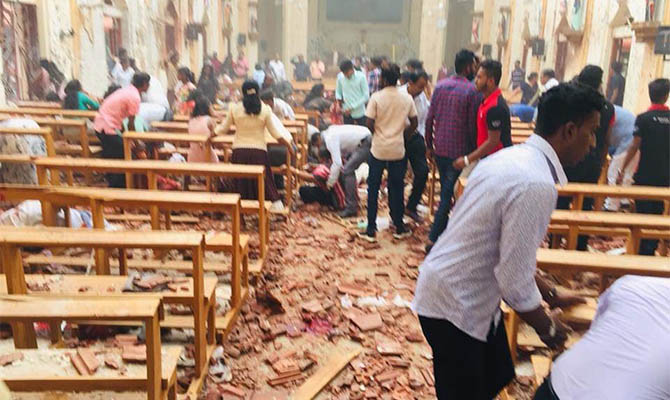 Число жертв взрывов на Шри-Ланке выросло до 160, среди них есть иностранцы