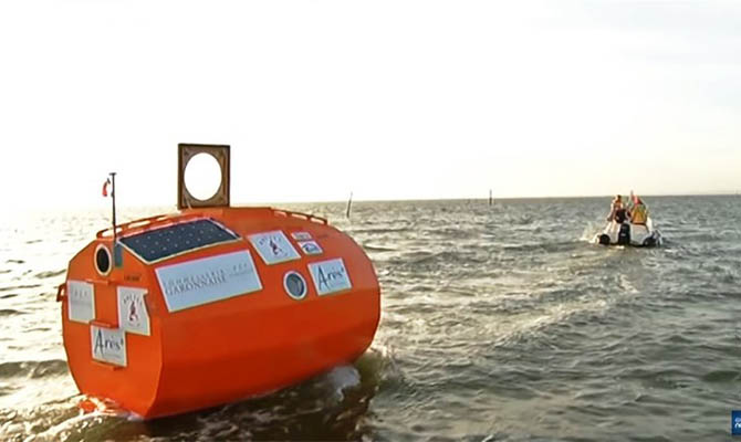 Французский путешественник пересек Атлантический океан в бочке