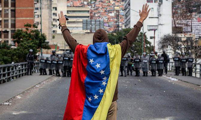 В Венесуэле в ходе протестов задержаны более 100 человек