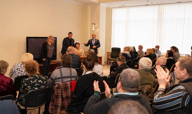 Новинский с коллегами встретились с семьями погибших в Одессе 2 мая