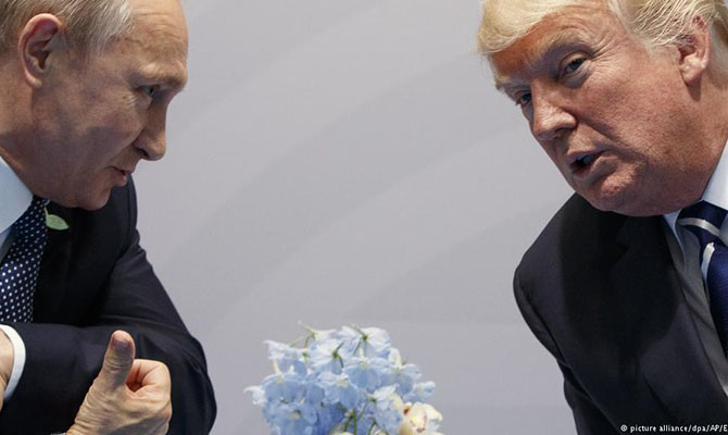 Трамп и Путин более часа поговорили по телефону