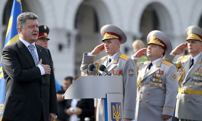 Порошенко призвал Зеленского заботиться об армии